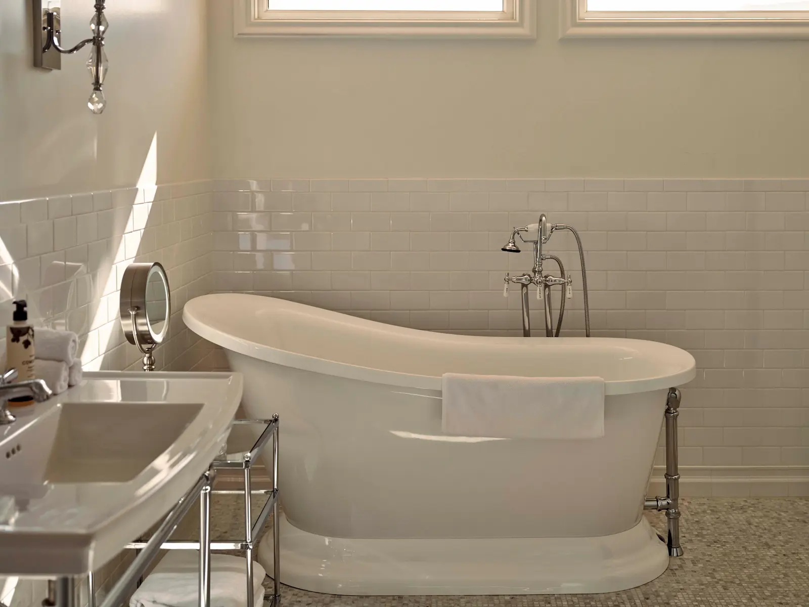 Cielito freestanding tub and sink