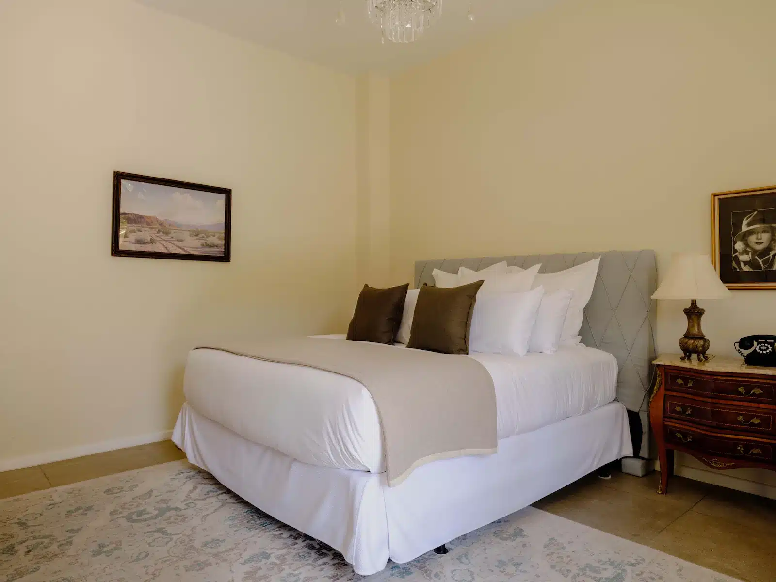 Orchid Tree bed with large side table