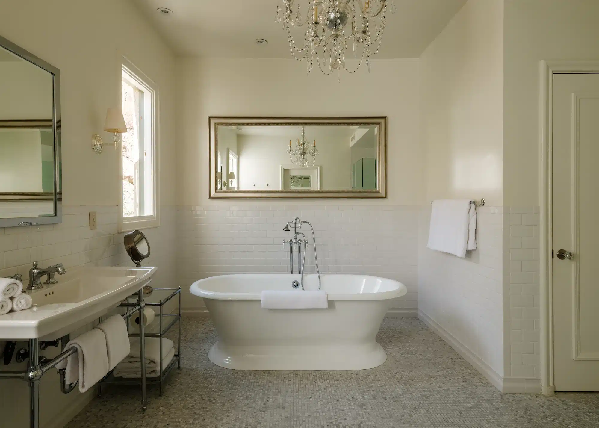 Rose bathroom tub with sink and mirror