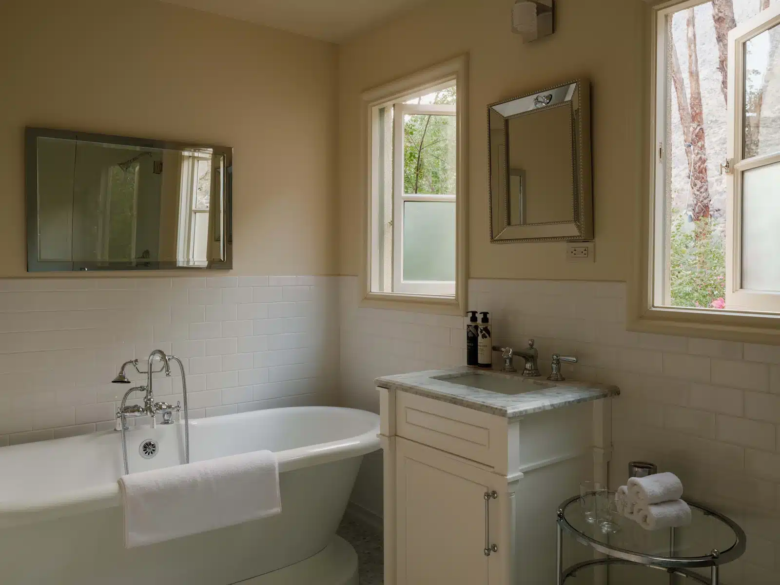 Tahquitz freestanding tub with sink and table
